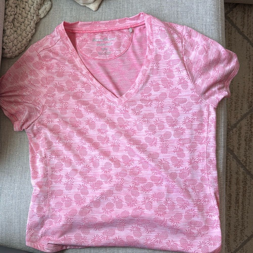 Tommy Bahama island zone shirt size M pink pineapple print